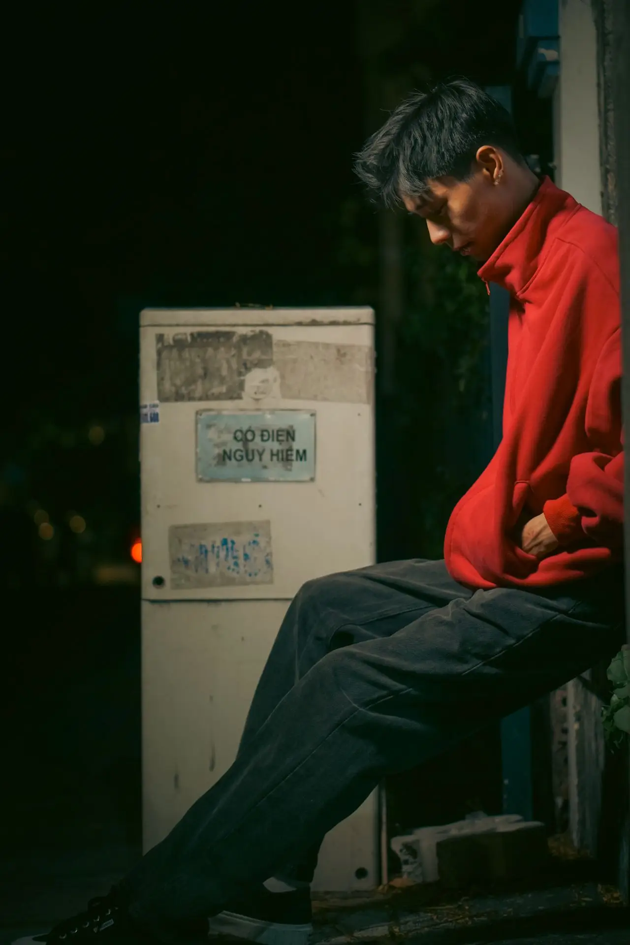 Concept “Midnight Urban Glow” – Cá Tính Thành Thị Dưới Ánh Đèn Neon Rực Rỡ - Ảnh 3