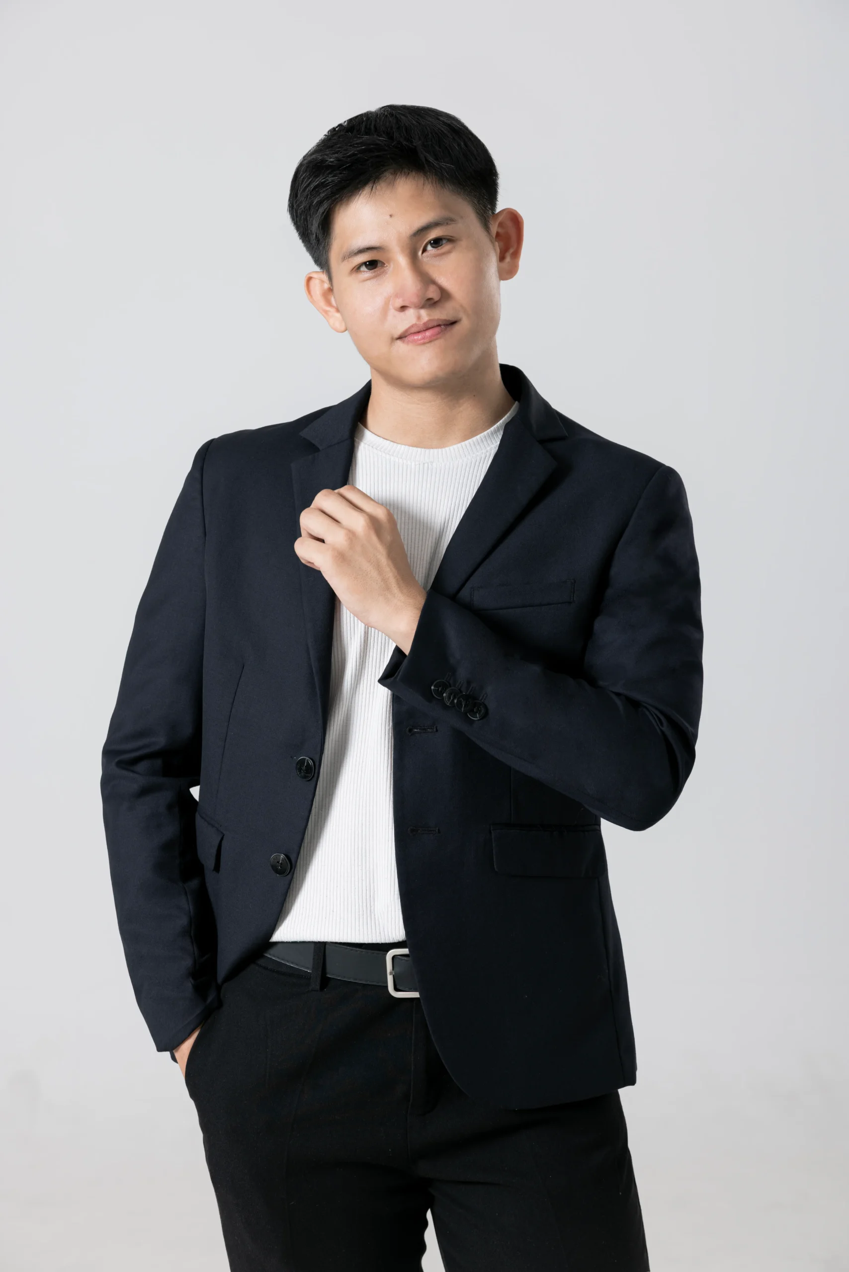 Concept “Modern Business Portrait” – Hình Ảnh Doanh Nhân Tự Tin Và Quyền Lực