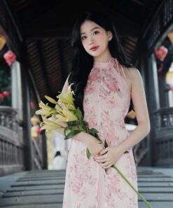 Alternative view of Yến Nhi