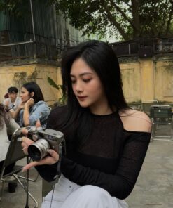 Alternative view of Mai Quyên